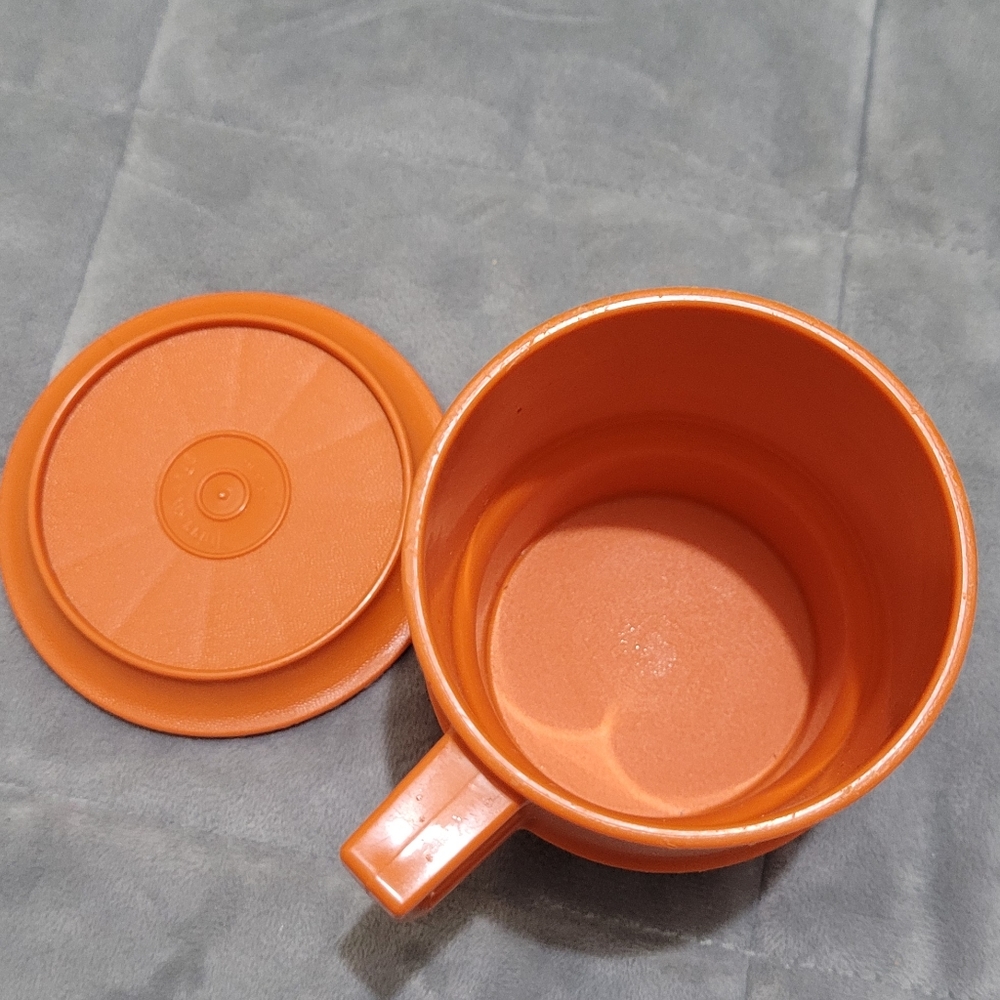 Tupperware Mug With Lid - Picture 3 of 4